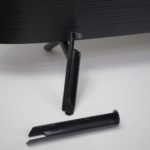 Samsung Q70R Standfuß hinten mit offener Kabelführung