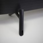 Samsung Q70R Standfuß hinten mit verschlossener Kabelführung