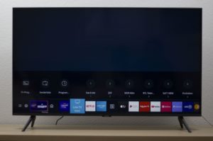Samsung TU8079 Ausstattungsmerkmale Tizen Menü Live TV