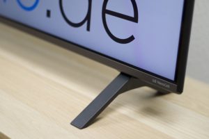 LG NANO80 Standfüße vorne seitlich