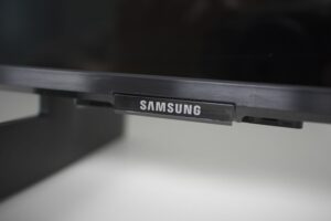 Samsung AU8079 Logo rechts unten