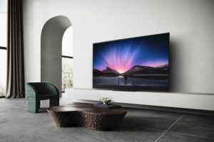 Panasonic OLED-TV LZW2004 im Wohnzimmer (© Panasonic)