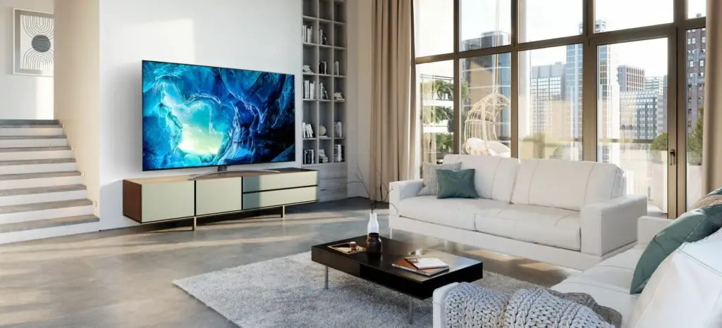 LG QNED TV im Wohnzimmer (© LG)