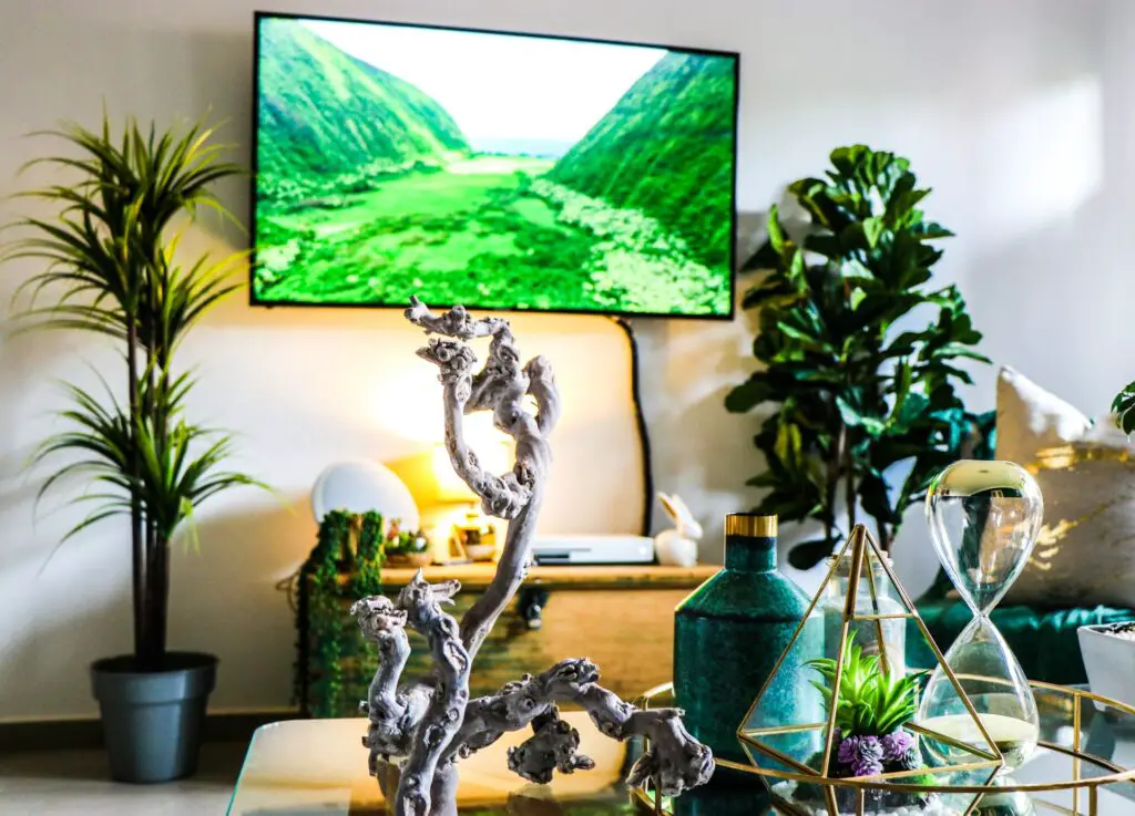 TV an der Wand: die richtige Größe für das Wohnzimmer