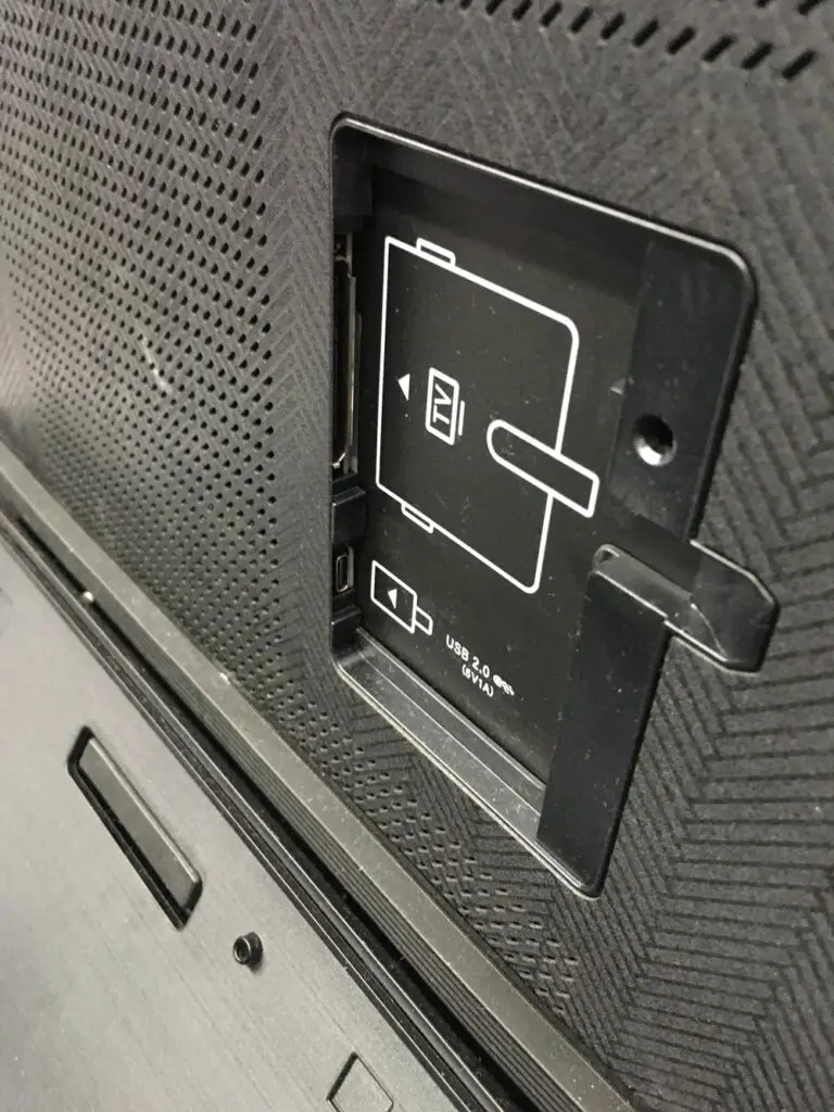 Samsung QN95B Rückseite mit Aufnahme für One Connect Box