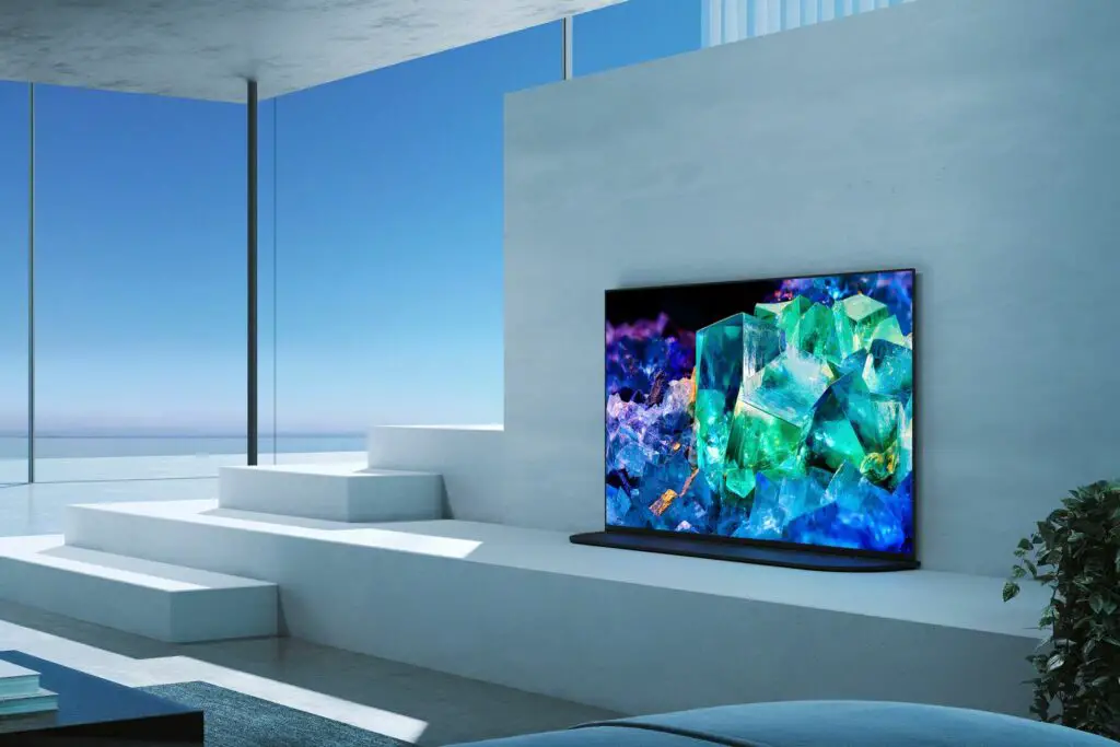 Sony QD-OLED TV A95K in 65 Zoll mit Standfuß in Frontposition (© Sony)