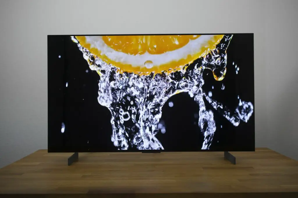 LG OLED C3 Bild Orange und Wasser