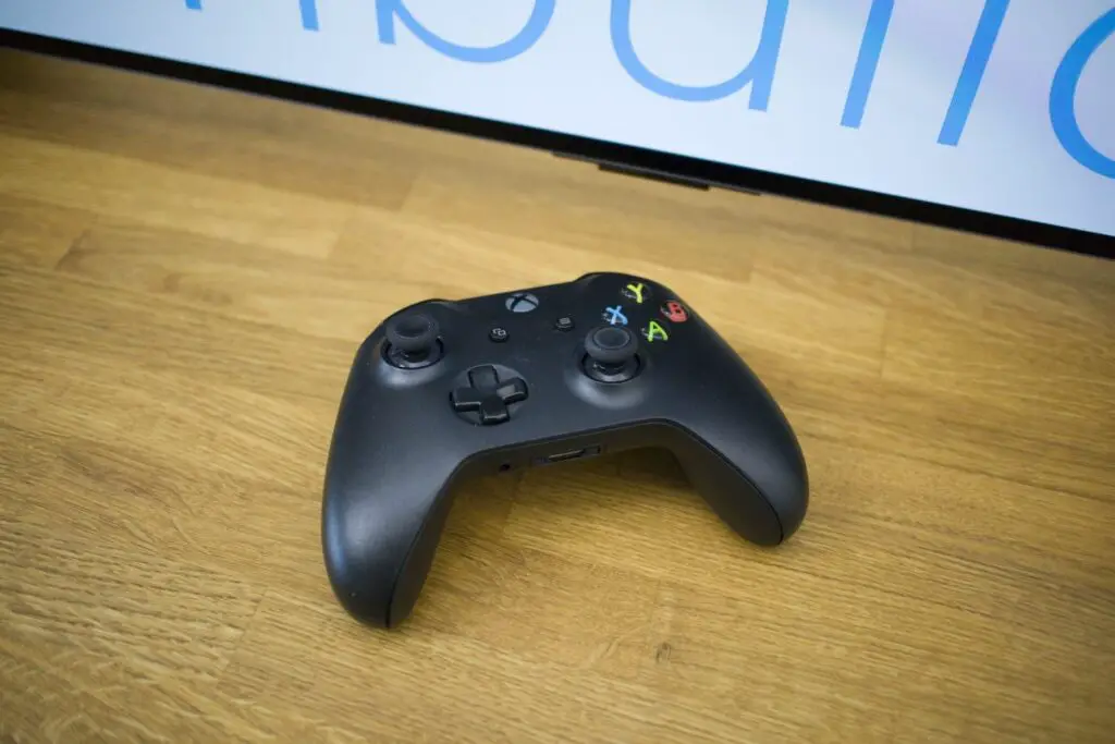 LG OLED42C37LA Gaming Xbox Controller 2