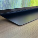 LG OLED TV Modell mit breitem Standfuß und rundem Gehäuserand